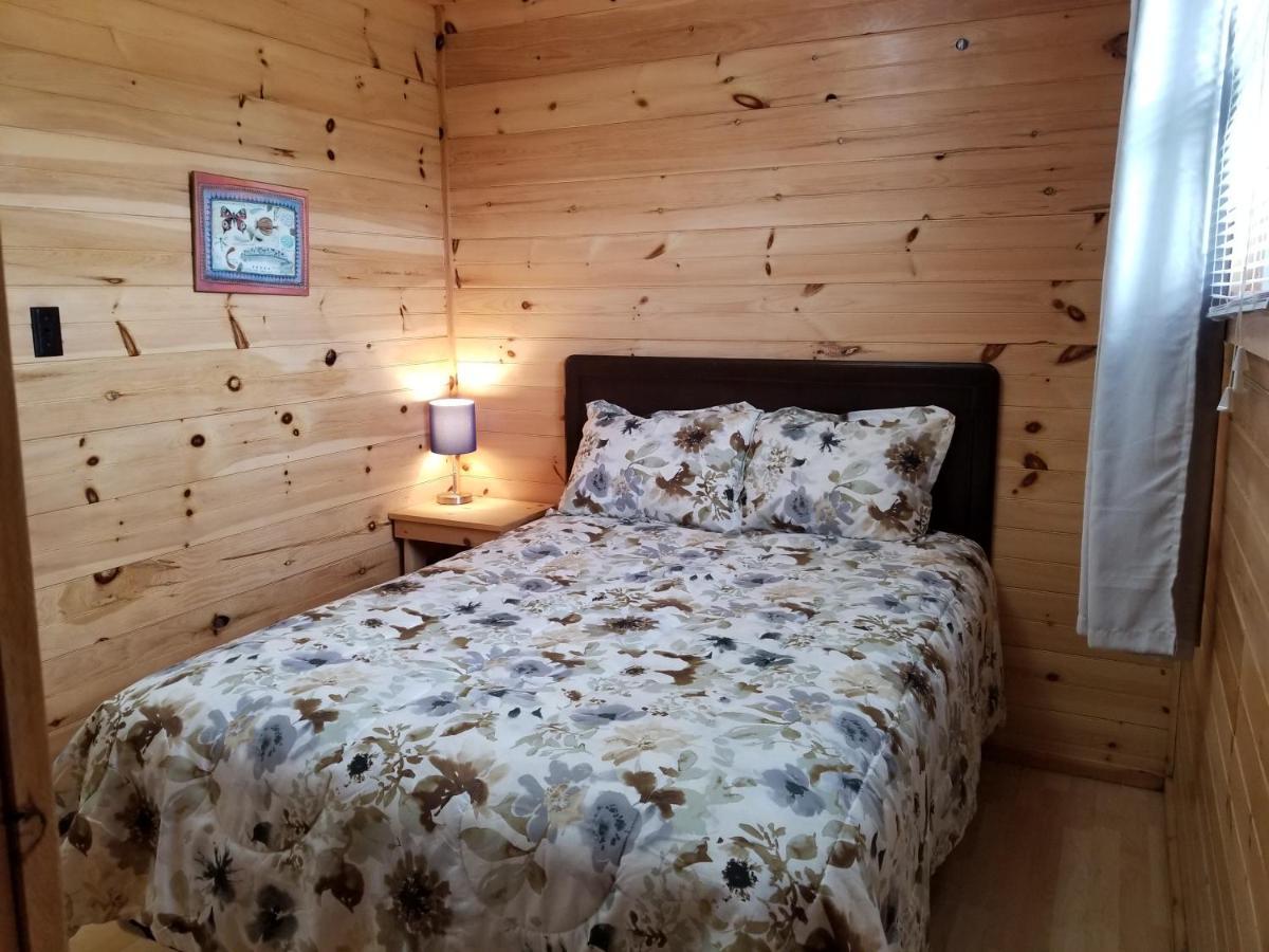 Blue Spruces Cottages Hampton Экстерьер фото