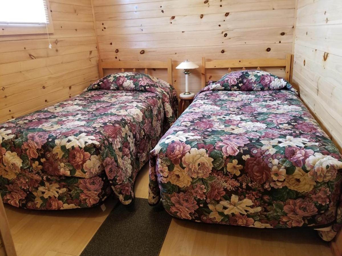 Blue Spruces Cottages Hampton Экстерьер фото