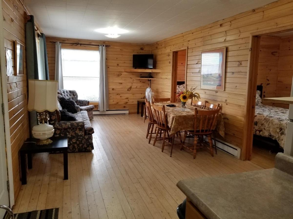 Blue Spruces Cottages Hampton Экстерьер фото