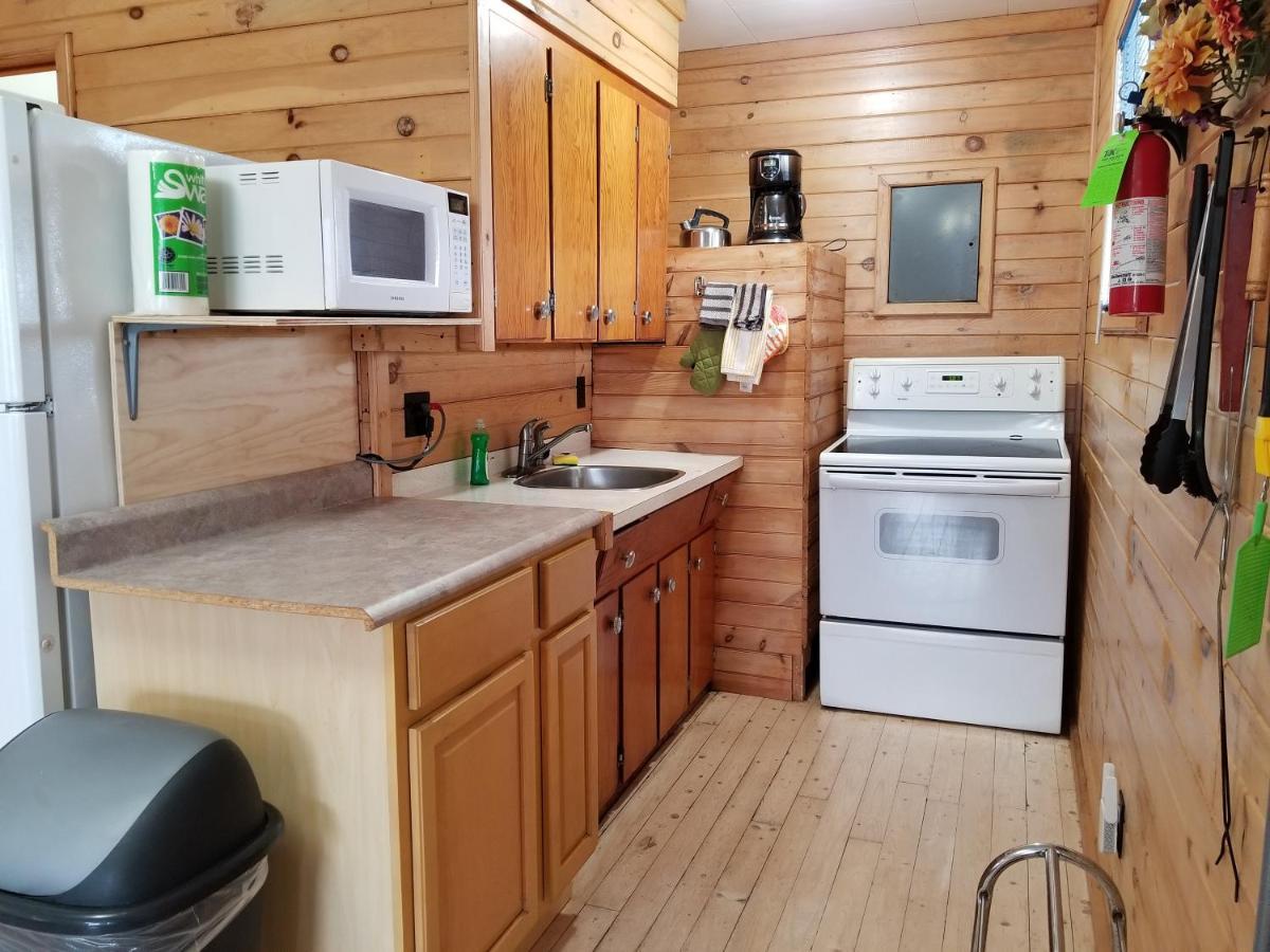 Blue Spruces Cottages Hampton Экстерьер фото
