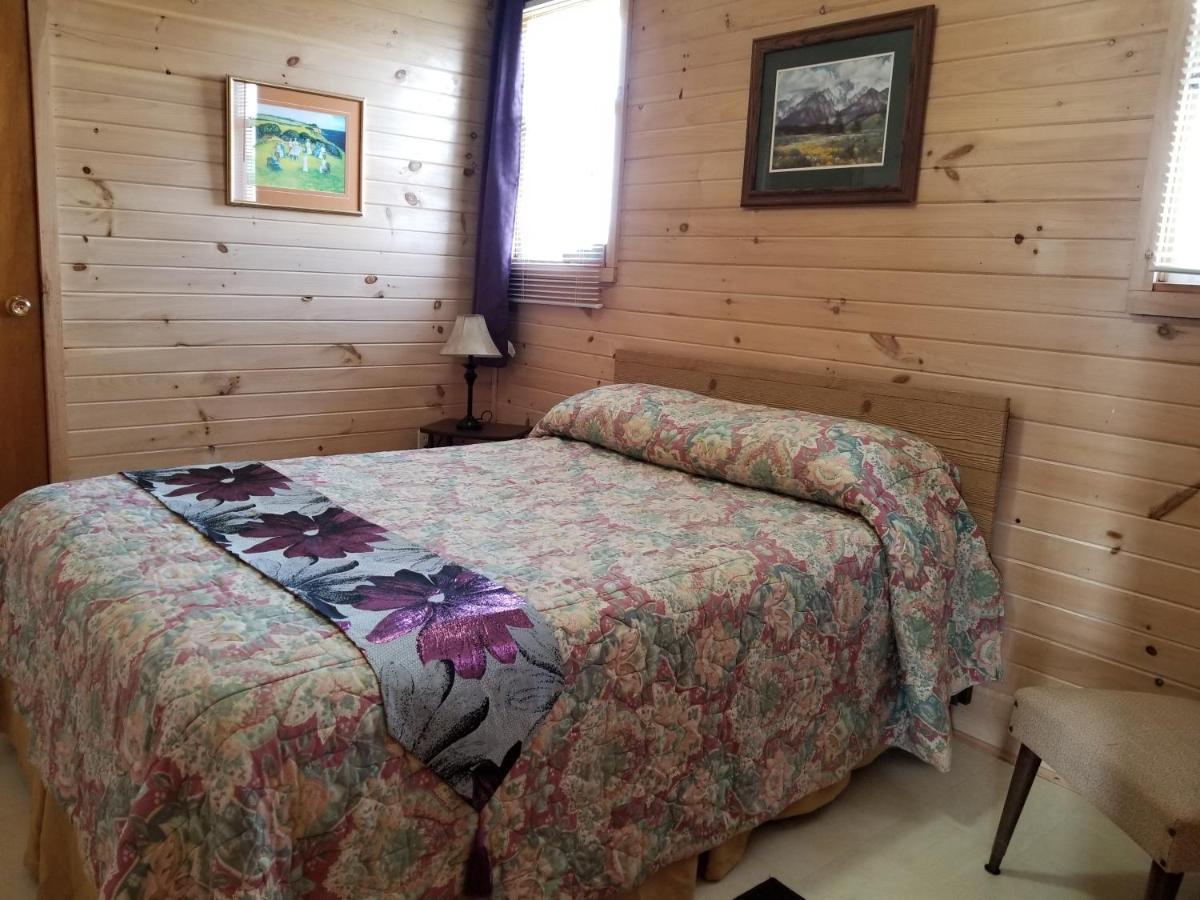 Blue Spruces Cottages Hampton Экстерьер фото