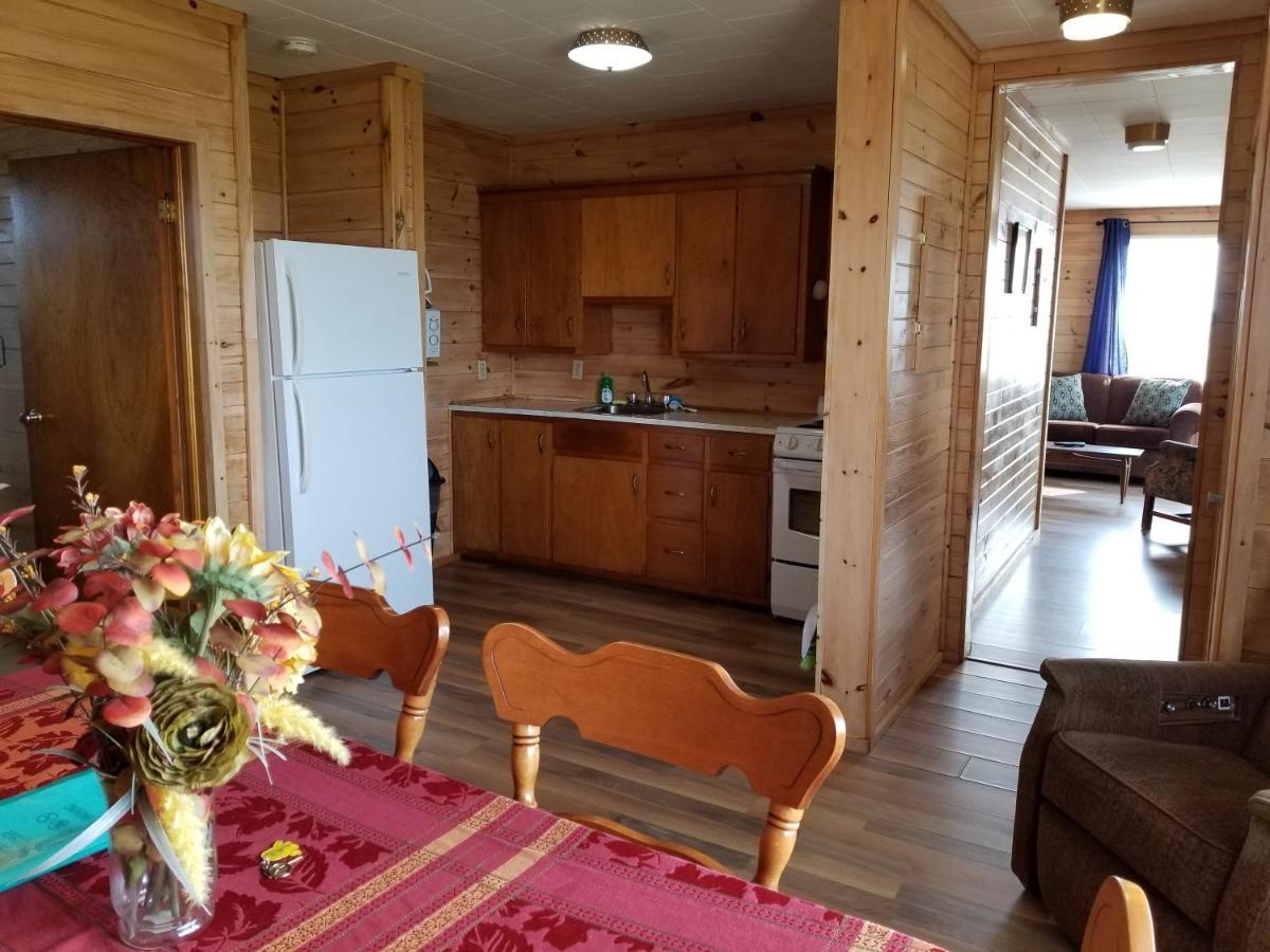 Blue Spruces Cottages Hampton Экстерьер фото