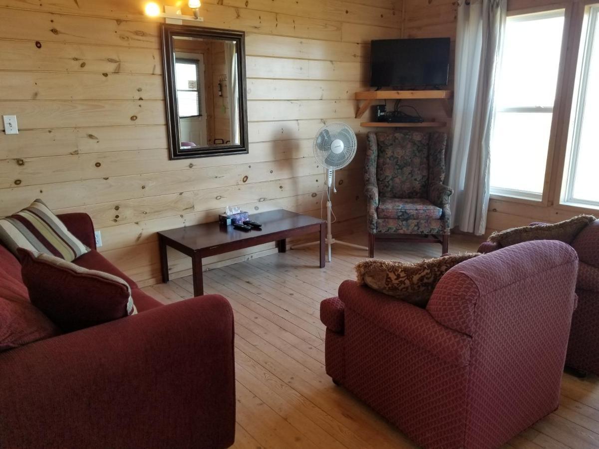 Blue Spruces Cottages Hampton Экстерьер фото