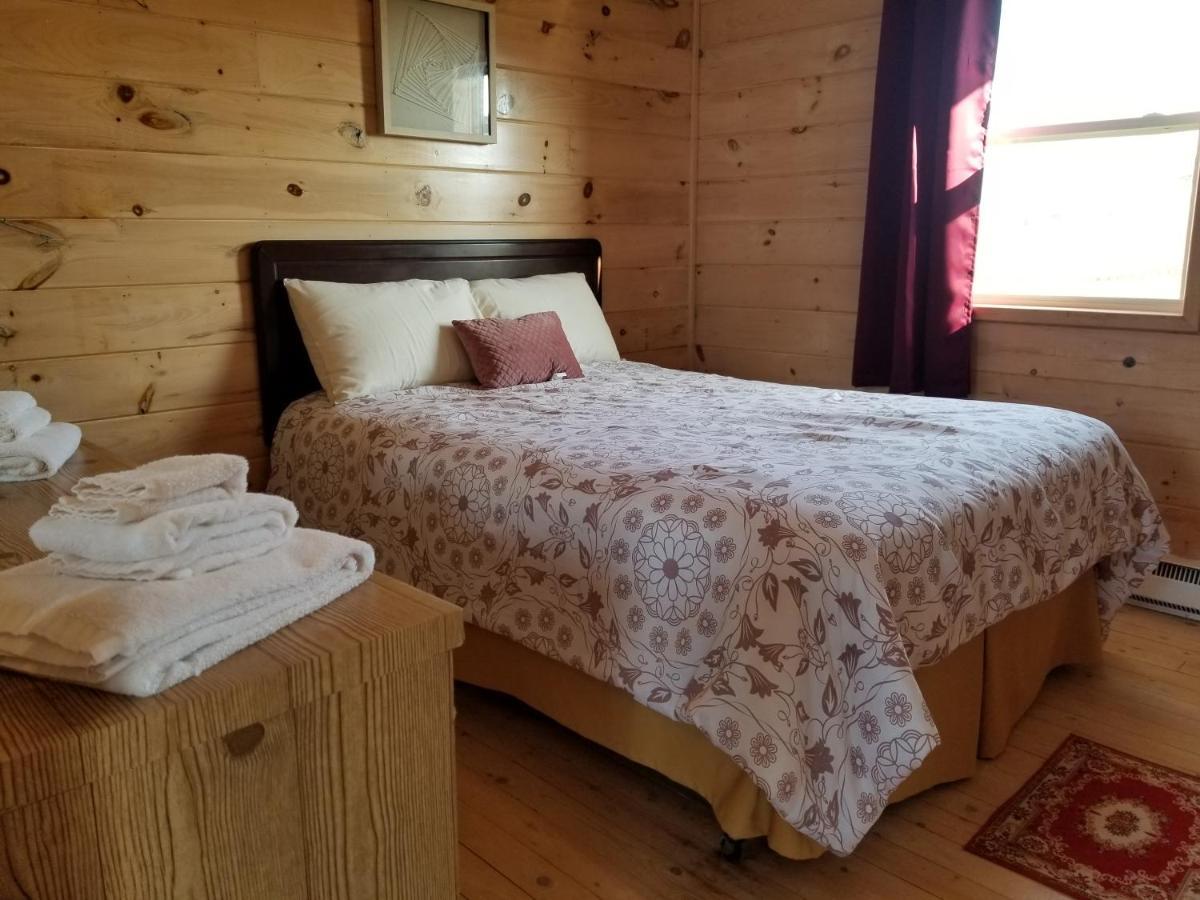 Blue Spruces Cottages Hampton Экстерьер фото