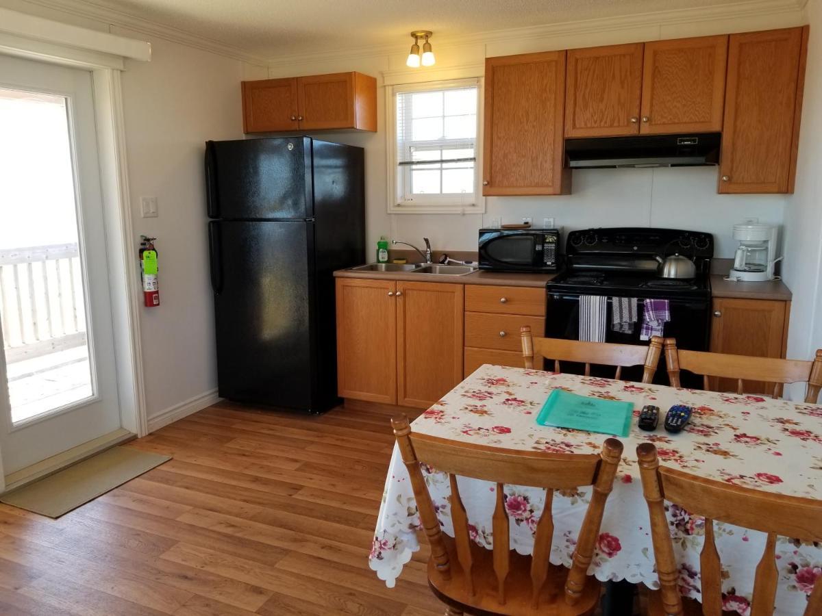 Blue Spruces Cottages Hampton Экстерьер фото