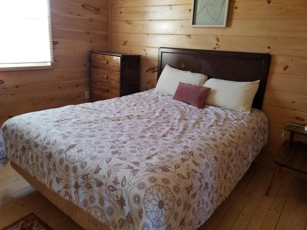 Blue Spruces Cottages Hampton Экстерьер фото