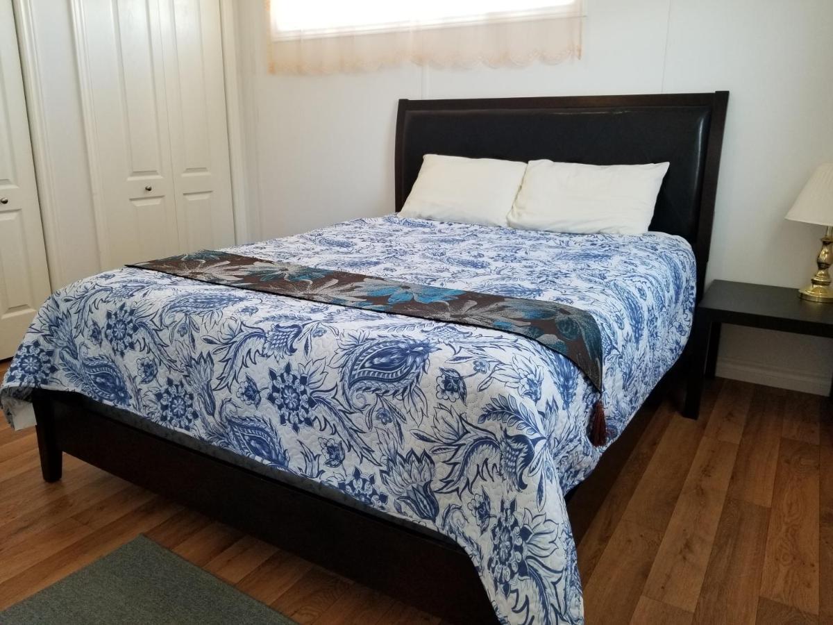 Blue Spruces Cottages Hampton Экстерьер фото