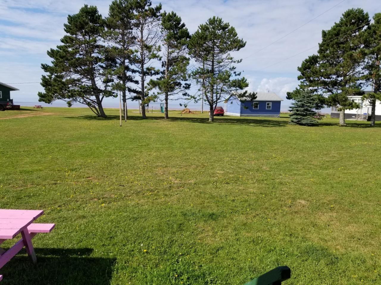 Blue Spruces Cottages Hampton Экстерьер фото