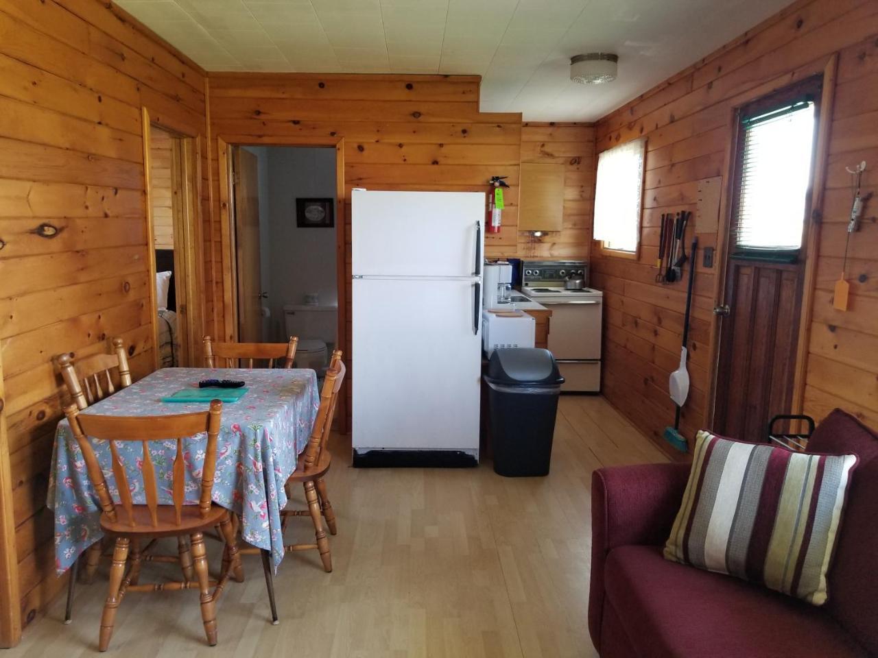 Blue Spruces Cottages Hampton Экстерьер фото