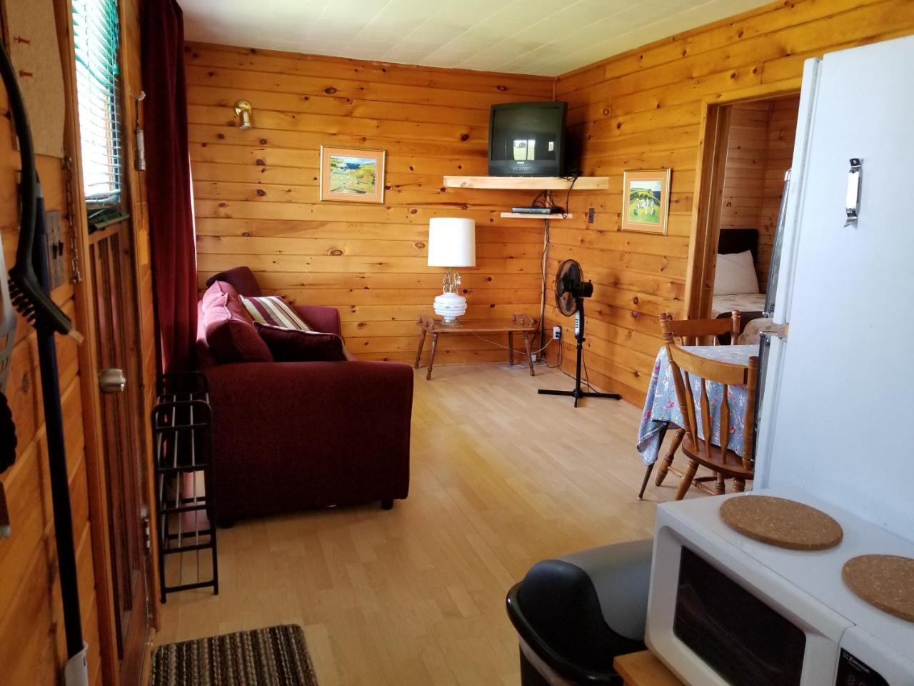 Blue Spruces Cottages Hampton Экстерьер фото