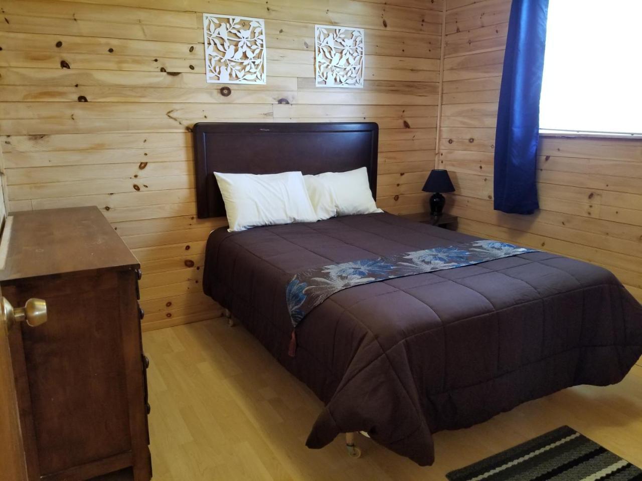 Blue Spruces Cottages Hampton Экстерьер фото