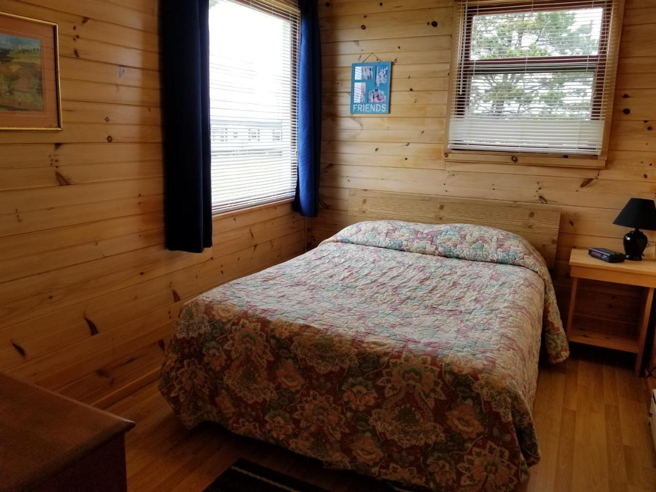 Blue Spruces Cottages Hampton Экстерьер фото