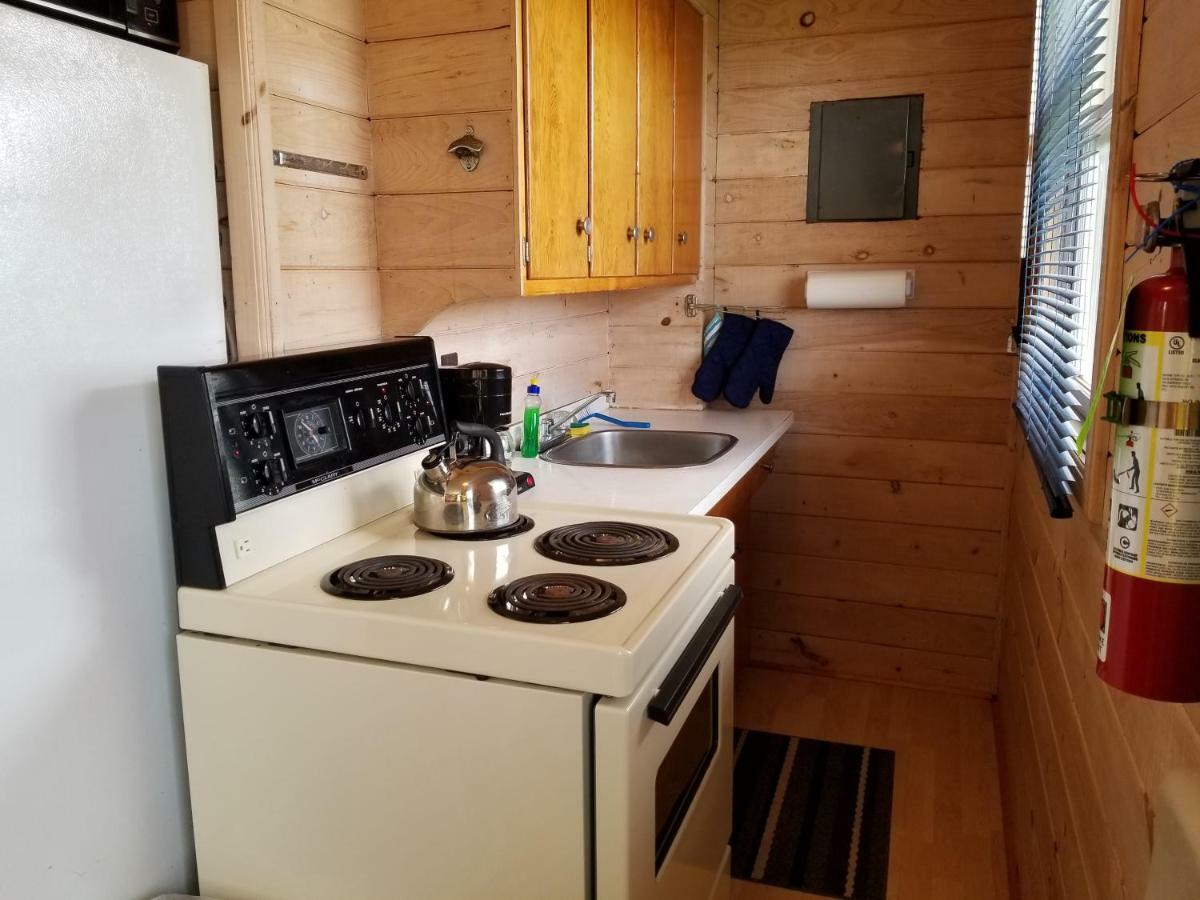 Blue Spruces Cottages Hampton Экстерьер фото