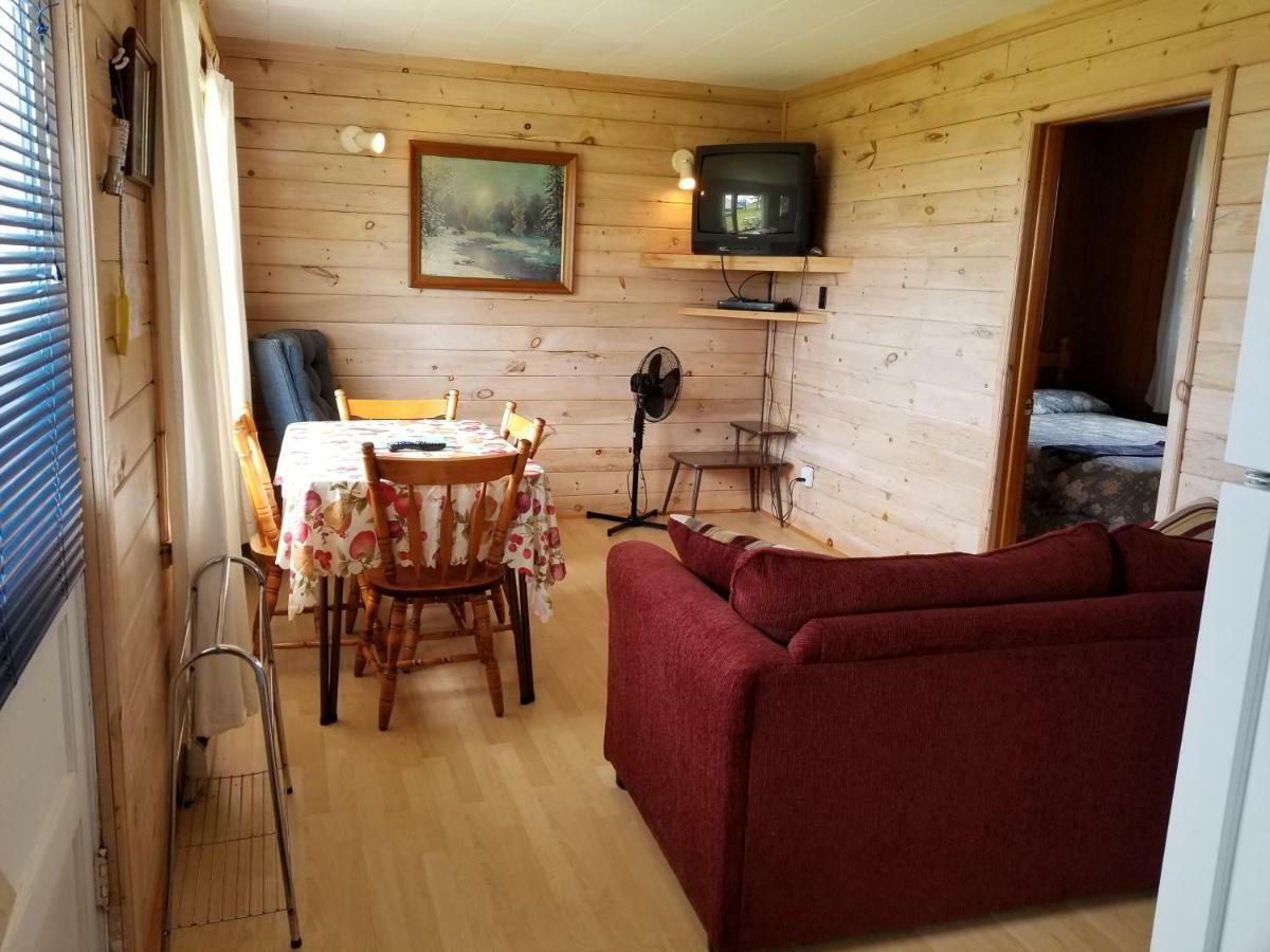 Blue Spruces Cottages Hampton Экстерьер фото