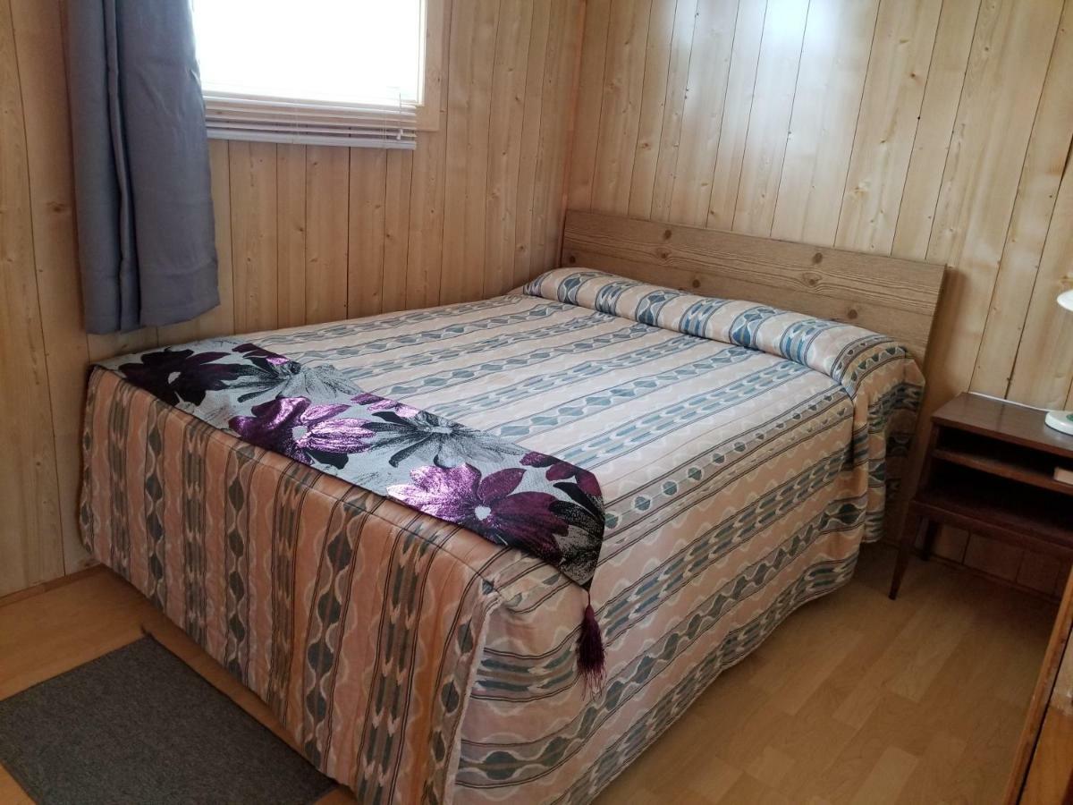Blue Spruces Cottages Hampton Экстерьер фото