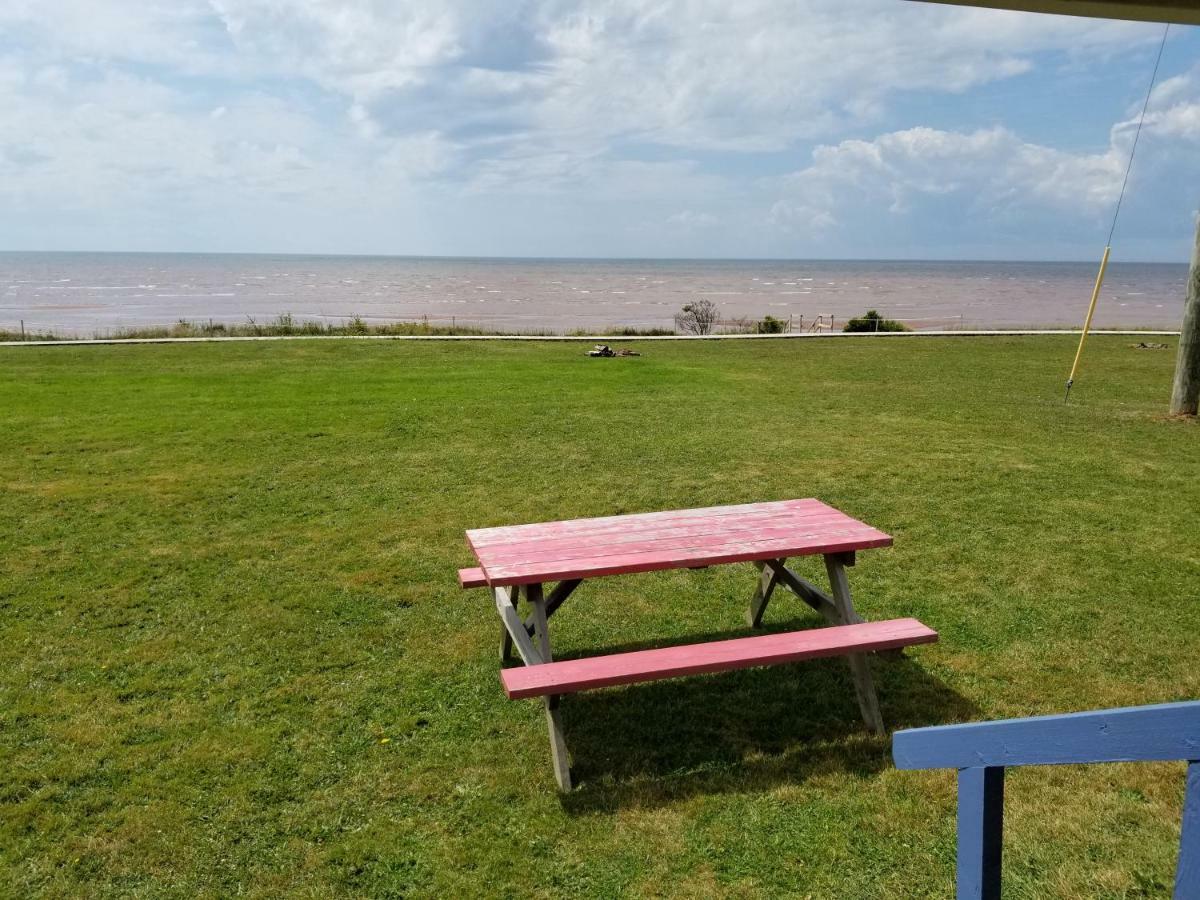 Blue Spruces Cottages Hampton Экстерьер фото