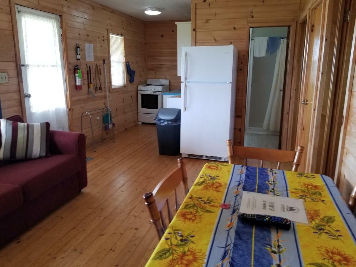 Blue Spruces Cottages Hampton Экстерьер фото