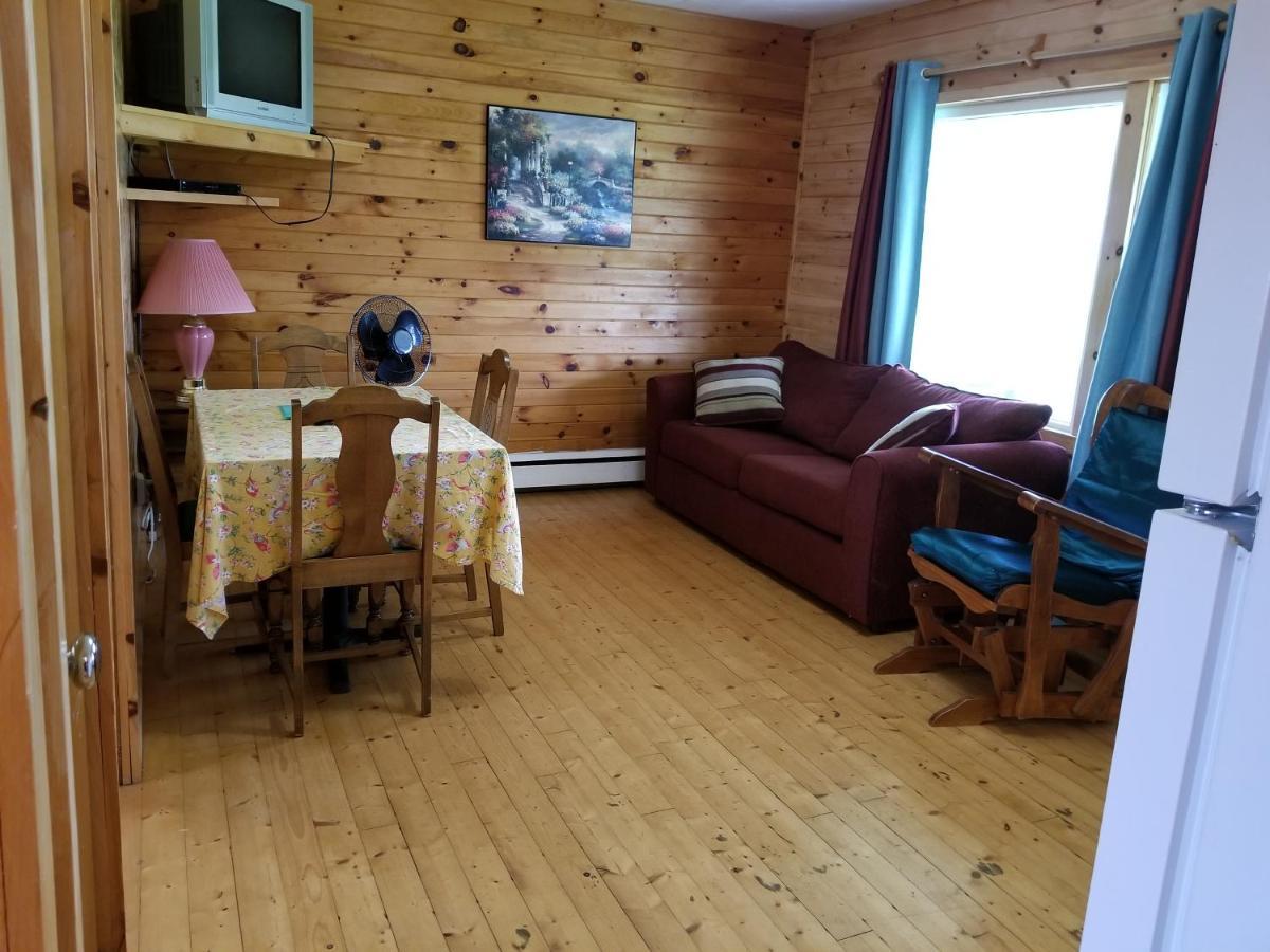 Blue Spruces Cottages Hampton Экстерьер фото